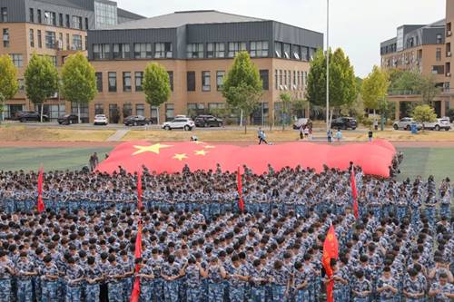 青春集结 迷彩绽放 武汉晴川学院2022级新生军事训练正式开启